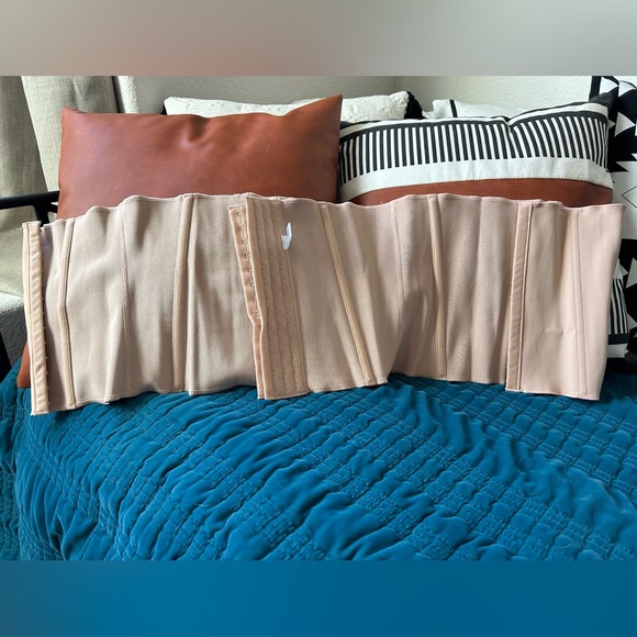 Skims Waist Trainers - 2 for 1 - Picture 3 of 5